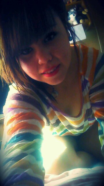hi! follow me and i follow you♥ what a shame my @ please ignore it , i love dance & sing♥