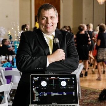 #st louis #dj #disc jockey #party pro's  #entertainment  #wedding receptions #nightclubs #social media #karoake