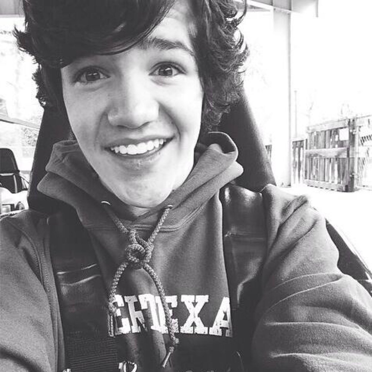 you just gained a free follow! to show your thanks go follow @magconnfeels