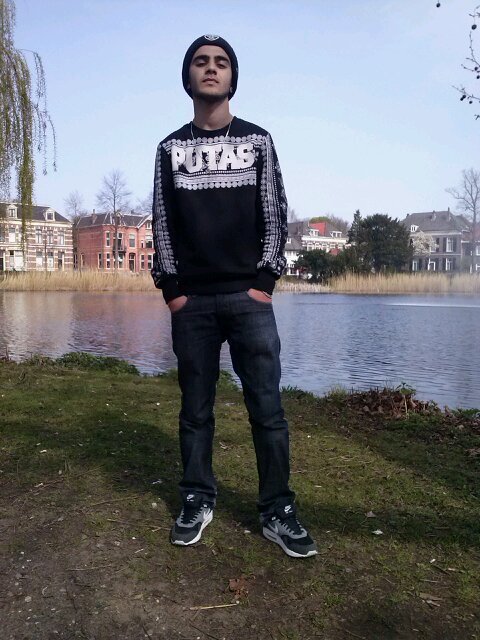 Follow @balliegang voor ons nieuwe songs en zinnen. 
Youtube : badboy555ish 
Insta : @soufhabibi 
Dingen gaan goed, dingen gaan slecht. Doe t voor mezelf .