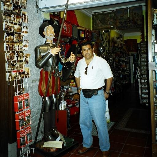Octavio César Macías Robles. Literato. Avido lector de Cuentos y Novelas.