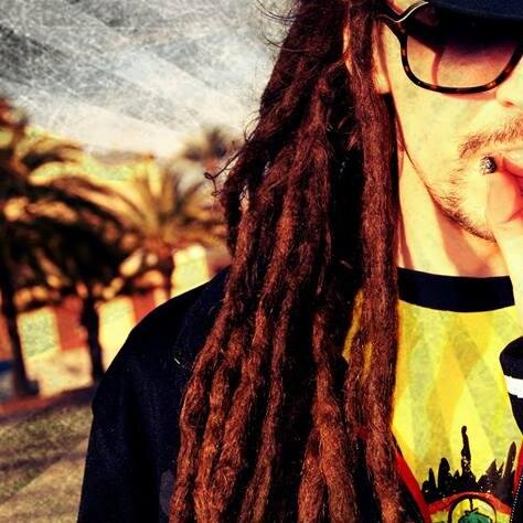 Cantante de Reggae/Raggamuffin/Dancehall de la Región de Murcia.
Contratación : RasLionBo2@gmail.com