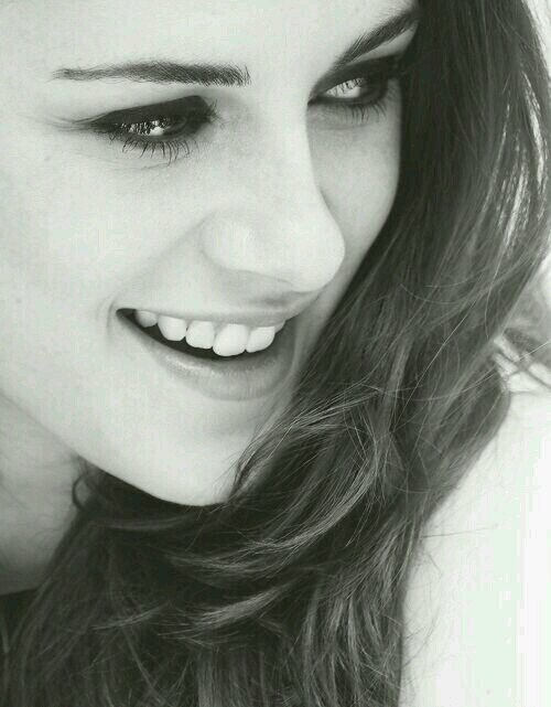 Kristen Stewart- Robert Pattinson- Robsten- One direction- Justin Bieber- Demi Lovato- Bigh Time Rush- Ed Sheeran- Little Mix- 5sos- Miley Cirus