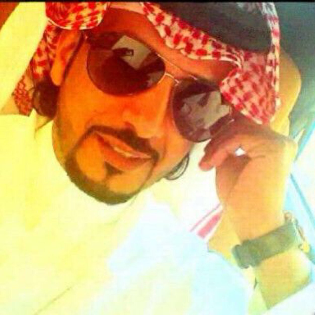 انا رجل شرقي يميزني الوفاء اكتب من بوح قلبي من صدق حبي وأعشق بكبرياء ماذنب حروفي وما ذنب قلبي ان احب النساء كل النساء شقيقات روحي