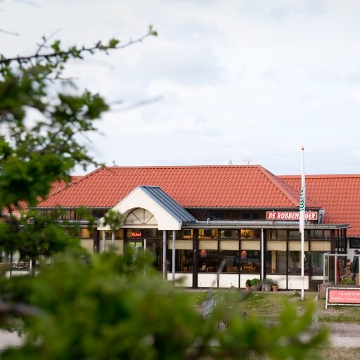 De_Robbenjager's profile picture. Puur eten op een puur eiland. Restaurant De Robbenjager biedt plaats aan 80 personen en op het terras hebben wij 100 zitplaatsen. http://t.co/185OYLnC4o