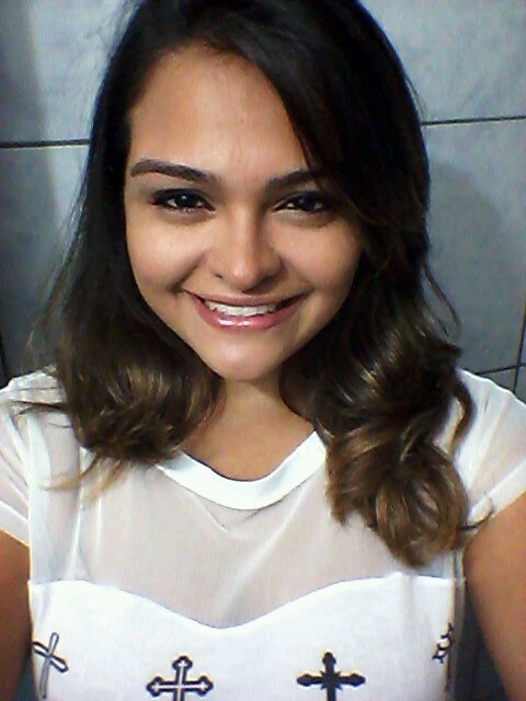 Ângela Mayara, Sargitariana, Caicoense, Vascaina com orgulho, Extrovertida, Alegre, Conservadora, Otimista, Conselheira para amigos. Enfim ,Essa sou Eu.