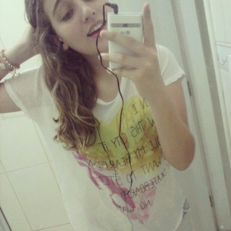 @tapados @harrym4lokero @isa_passos12 @IsabellaSPassos   ✌