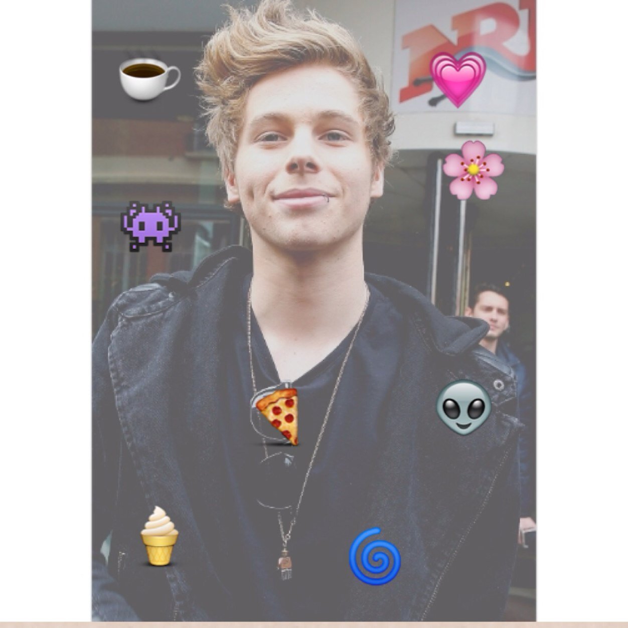 Free follow so please follow @_idkirwin_ she follows back :-)