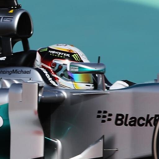 Fánatico de los deportes, enamorado del motor. Lewis Hamilton es mi ejemplo de vida.