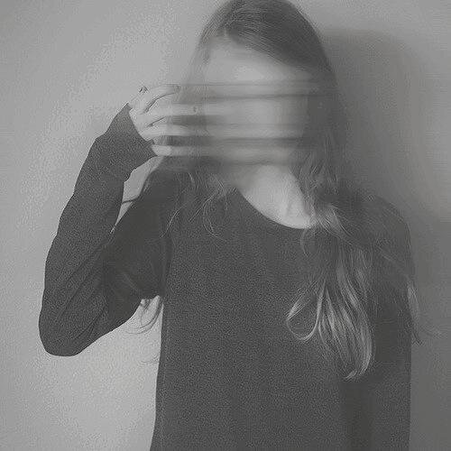 Ainsi me semblait-il, le temps de la chute, n'y avait-il rien d'autre à faire que bonne figure ou bien faire face, quitte à faire semblant.