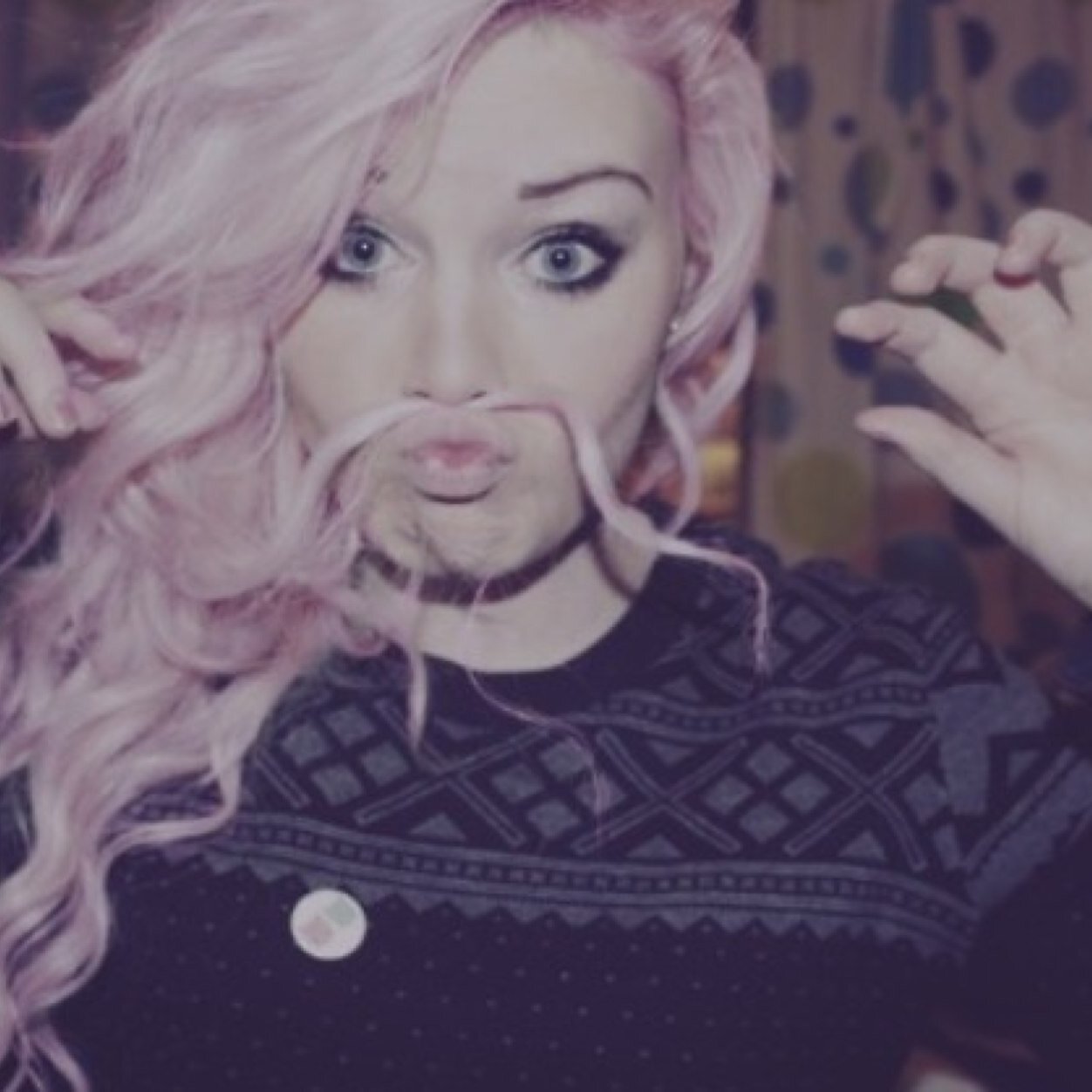 •rp• Its Mitchell here! u guys can call me Mitch though! I love pink and I'm super silly! Pink hair and green eyes is my game! #Single