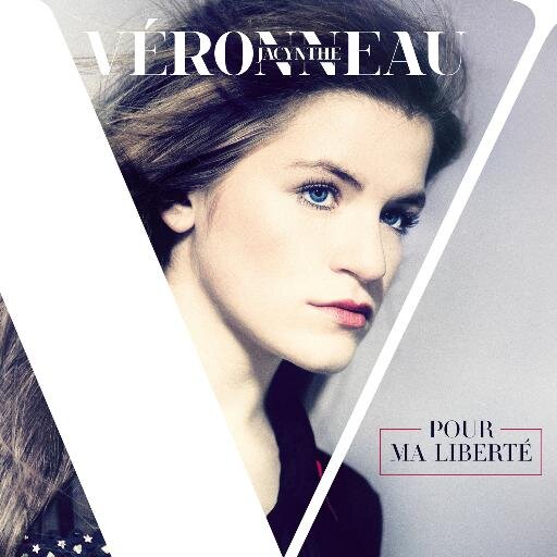 Chanteuse, en quête de liberté, qui a étudié à l'école de la vie, qui vient aussi de sortir son premier album http://t.co/ACX3RhHe2b