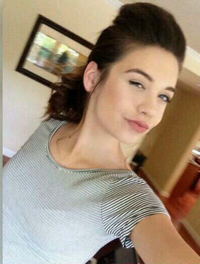 My name Amanda. Amanda Williams. I've been surviving, I've been thriving. But baby, where are you? || Literate || Single || RP || TWD Family ||