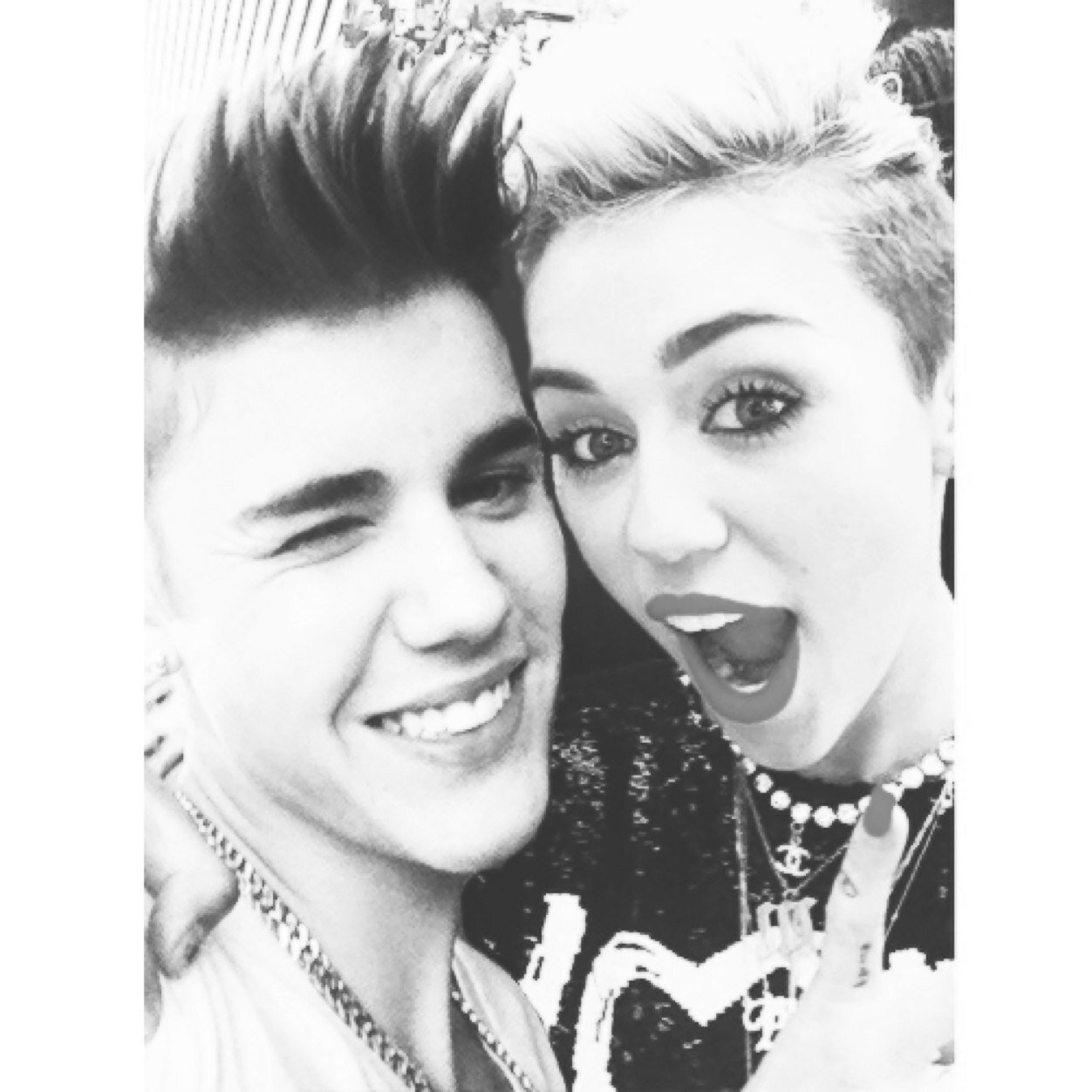 I ship Jiley as you can see. I love justin and miley. This account has alot of fangirling. Follow Me. Tweeting since 09/04/14. Justin bieber concert 28/02/13.