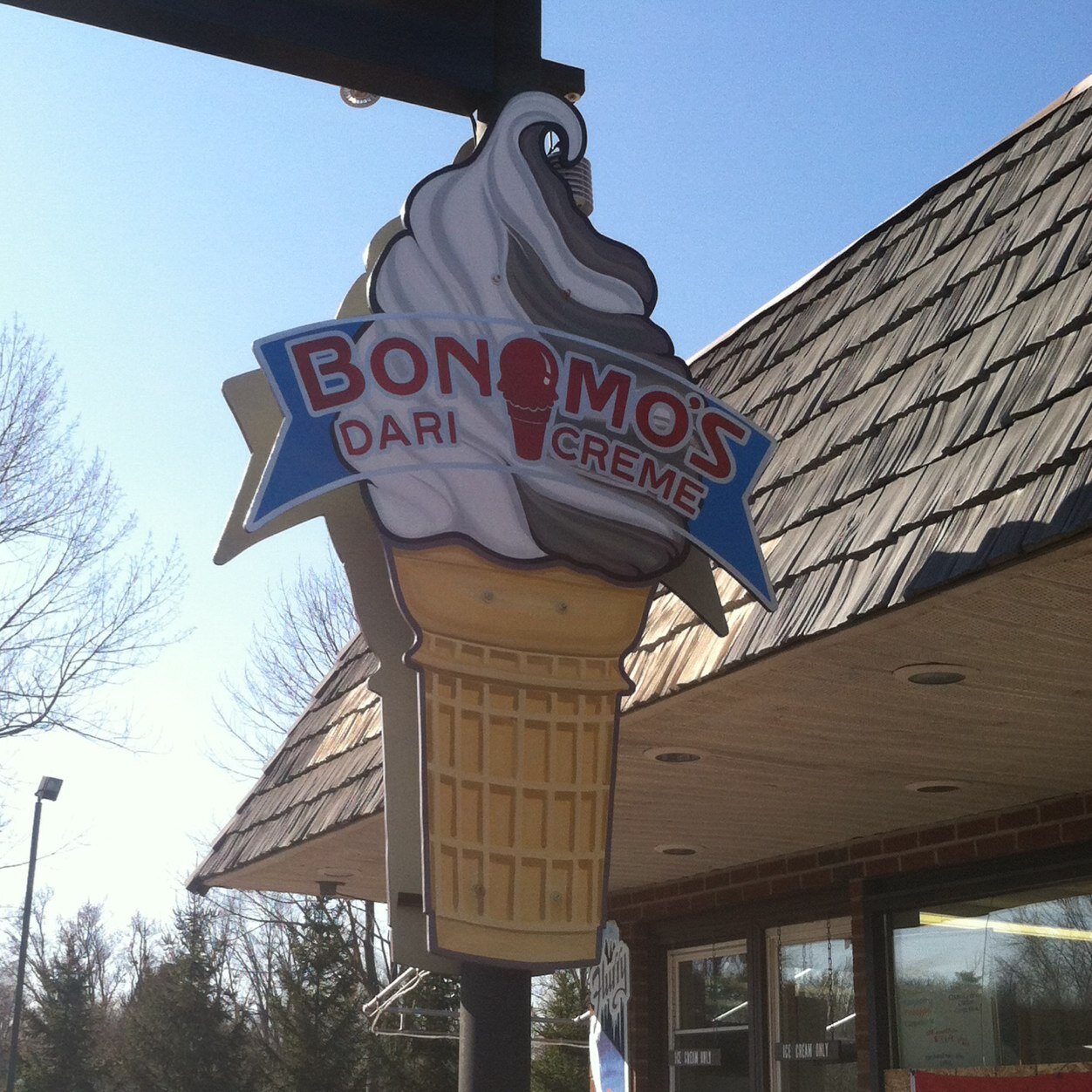 Award winning homemade ice cream & Italian Ice. Family owned and operated since 1962. Treat yourself to the very best! Instagram: bonomosdc