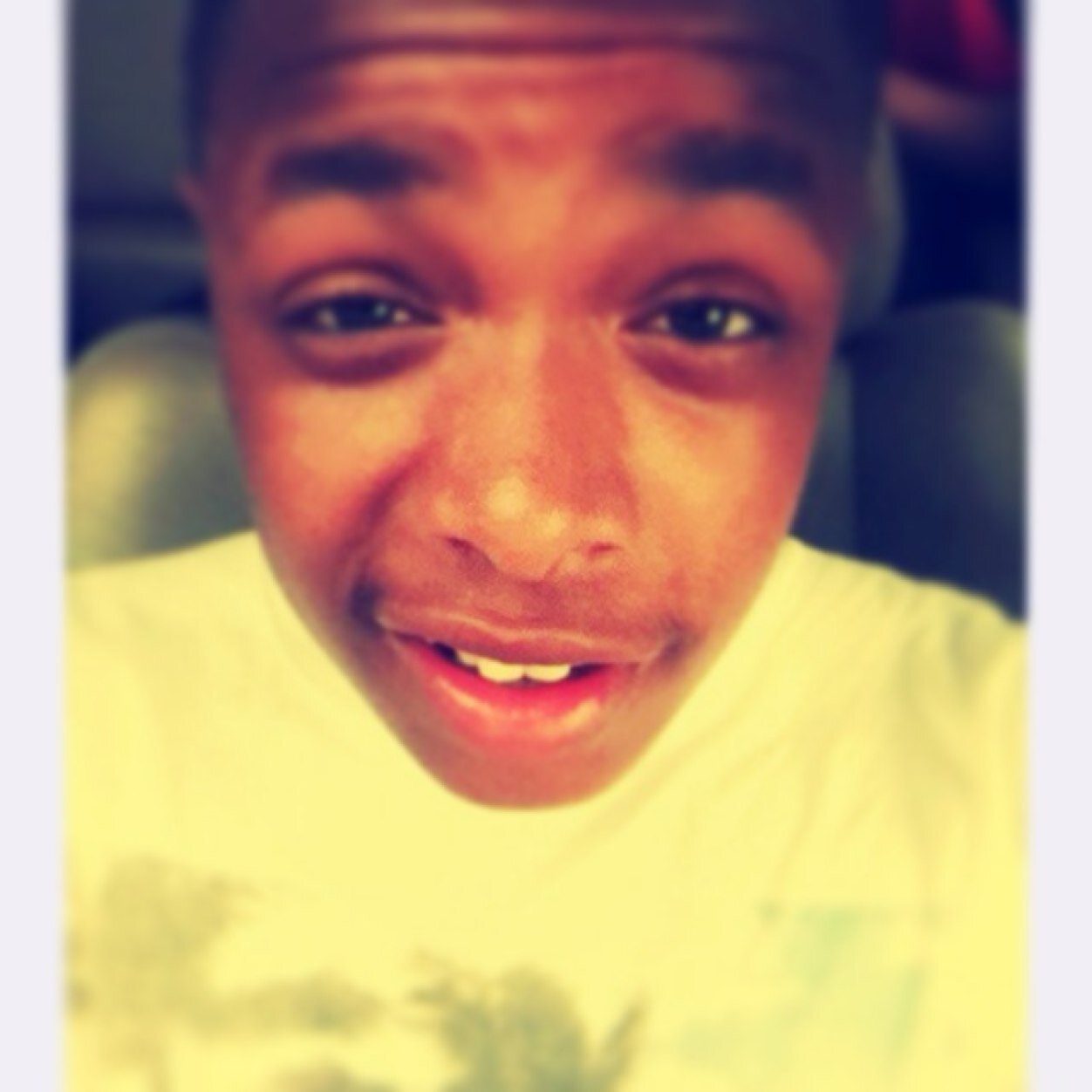 Just Started Twitter Soo Follow Me And I Will Follow Back And Hmu On Facebook: Kenyatta Elam and Kik: DhaaKidSavage_