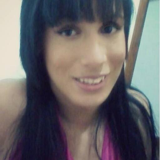 Ela não é tua, ela só atua bem. Se quer ser feliz faça ela feliz também!