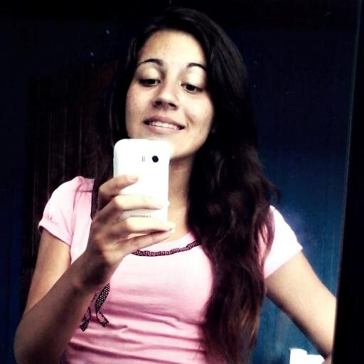 “Antes de jogar palavras ao vento, lembre-se que o vento pode soprar em você...*-*