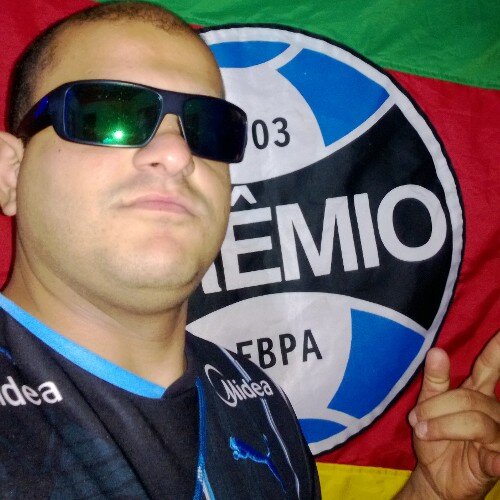 Tu és a vida, tu és a paixão o sentimento vai além da razão e não importa se perder ou ganhar o tempo inteiro eu vou te apoiar! sou GRÊMIO imortal tricoloor