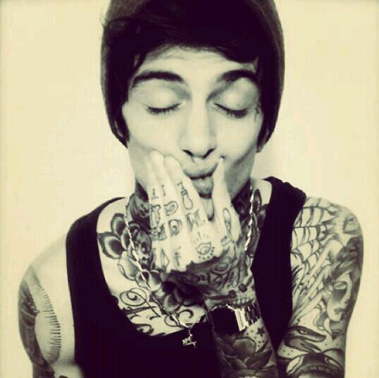 KoltonTheHuman's profile picture. I'm a 16 year old. My mom is @DemonGoddessMar & my dad is @DeathlessBros. #Single #RP