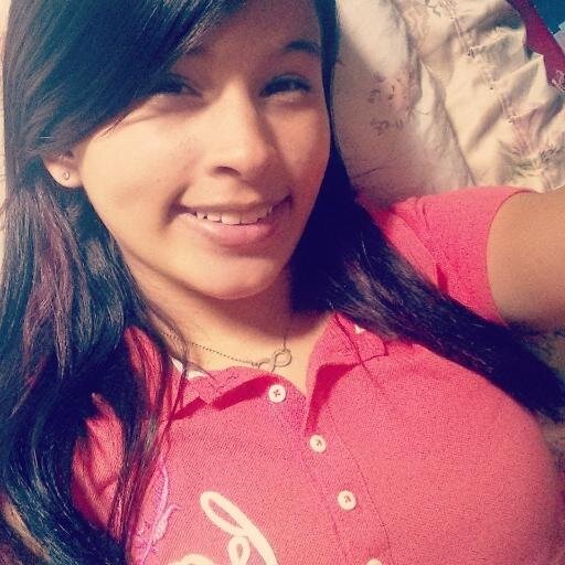Sabe Aquela Menina Chata , Boba , Ciumenta , Carinhosa Dee Mais . Então Ela Sou Euu ... Não Procure Aa Beleza , Mais Procure Aa Felicidade ... ;) :3