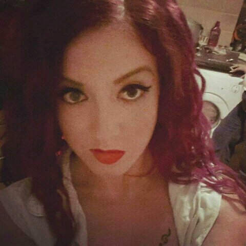 MUSIC x Stop worrying about pleasing others so much, do more of what makes you happy.
 
 x Family, Friends + Food x