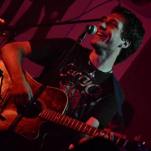 Cantante de diferentes estilos y  profesor de música!! Integrante de Los Flacos !!