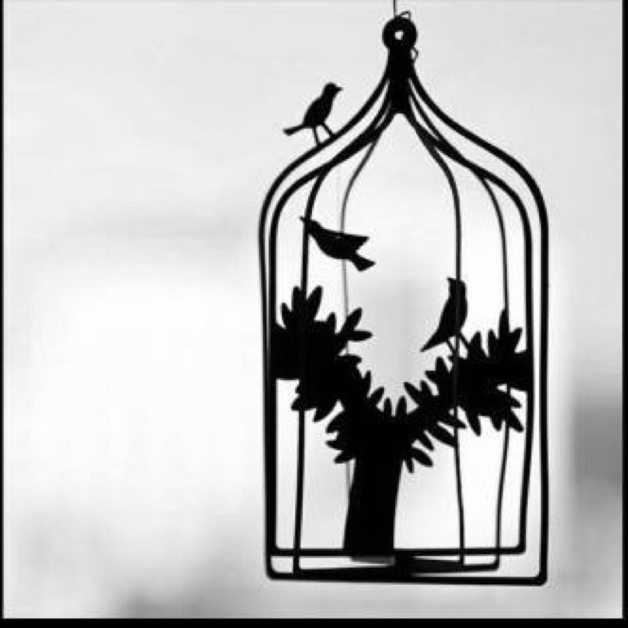 ╸ هُناكَ شَيئٌ ما فِي دَاخِليّ عَجِزَت حُرُوفيّ عَن وصْفِه ❜ ˒❁˓٬