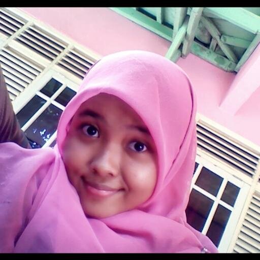 seorang pelukis dan penulis ^^.