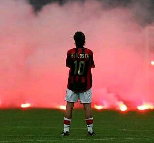 Gunsotwitoelo's profile picture. Alone in the dark