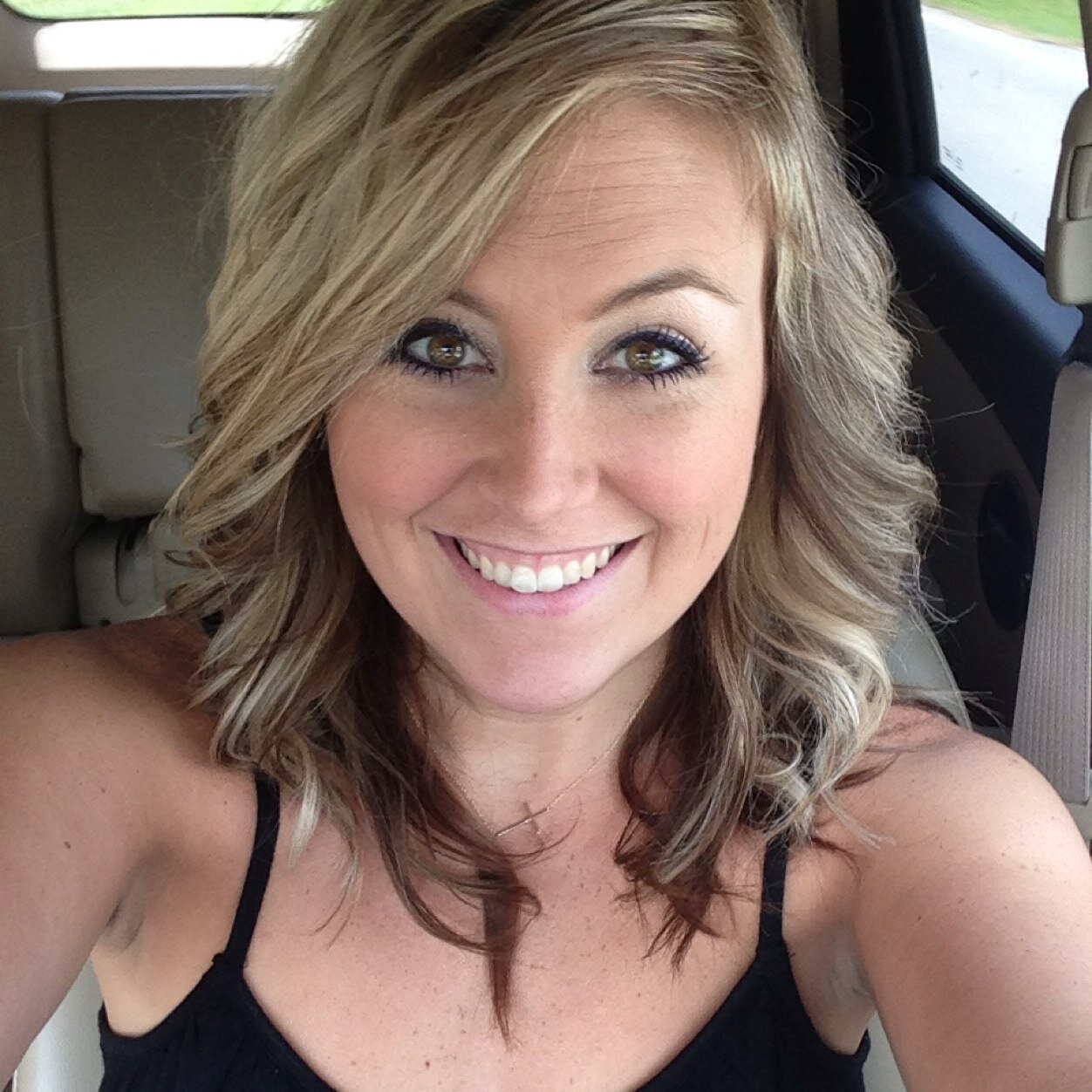 LauraHamilton06's profile picture. don't let the eyeliner && perfume confuse ya, she can go from makeup to mud in 3 seconds flat