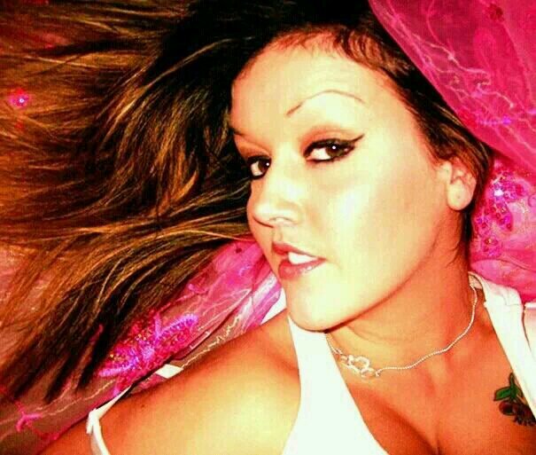I love my kids im single and love being me..im very outgoing..be yourself cuz everyone else is taken! !!