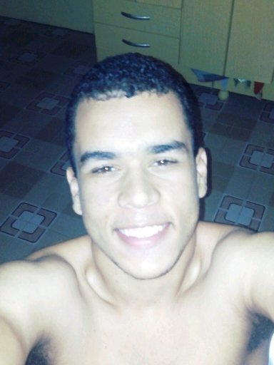 Virginiano, 20 anos, estudante, amante de seriados e futebol!