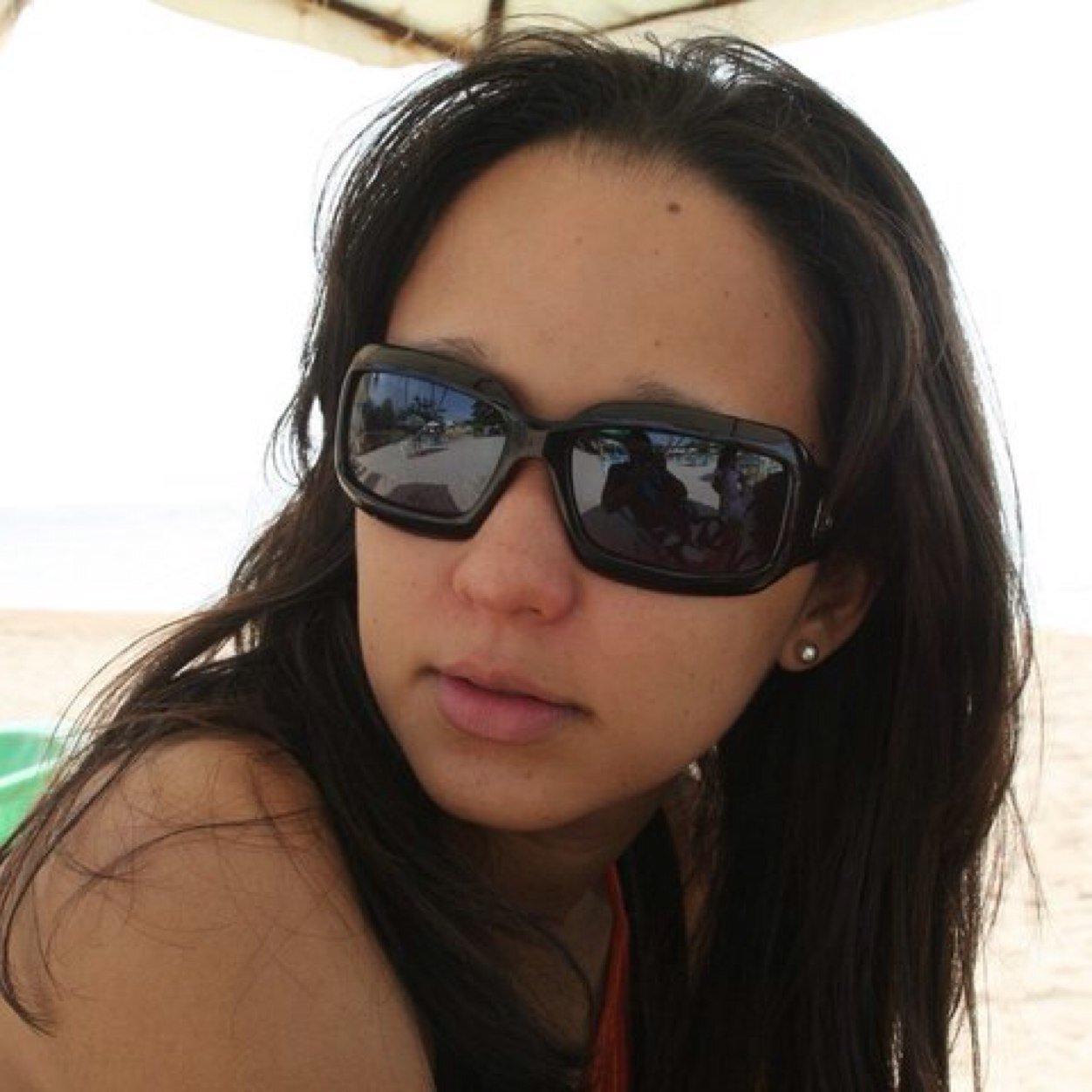 Soy una persona feliz y luchadora, que adora a su familia, loca con el café y esposa orgullosa de un pichón de paparazzi y periodista al que amo inmensamente!