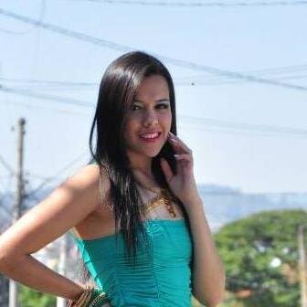 Às vezes é preciso que você se afaste das pessoas que mais gosta. Mas isso não quer dizer que você as ama menos... Às vezes, você ama ainda mais. 17 anos