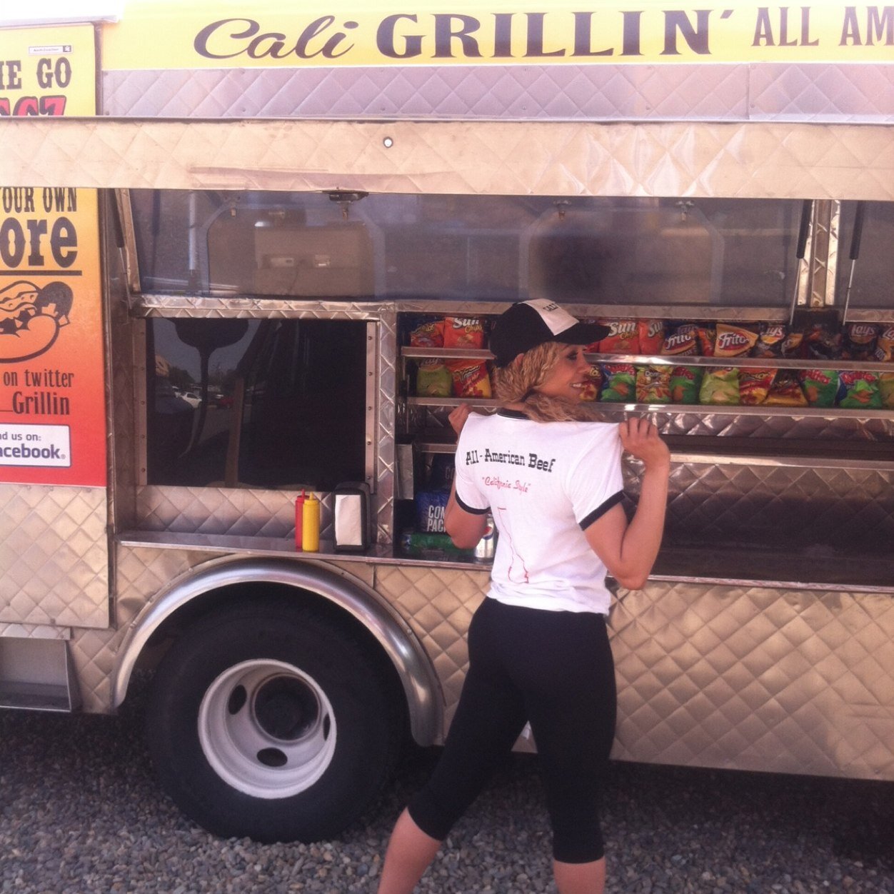 Cali Grillin' is an American food truck located in the Central Valley here to serve you the BEST gourmet burgers, fries & sides on wheels!