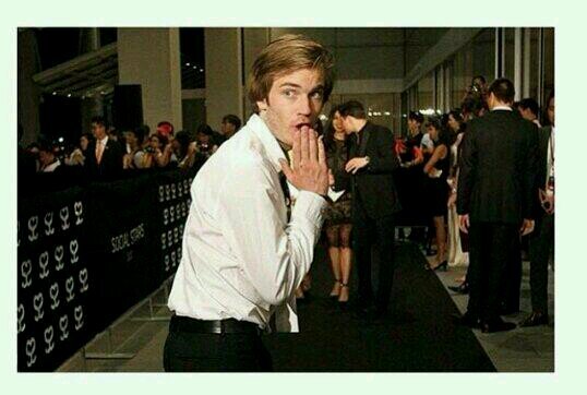 HI FREE FOLLOW FOR EVERYONE WOHOO. I follow you bc ILY ♡ GO FOLLOW MY MAIN ACCOUNT → @wondermelix. DO NOT FOLLOW THIS ACC!!