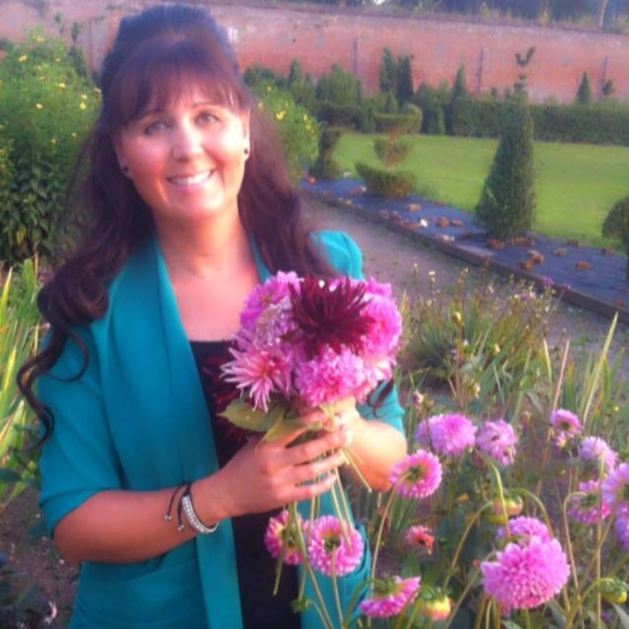Aim2Heal's profile picture. Author,Writer,Inspirational Coach, Reiki Practitioner/Master Teacher and Complimentary Therapist.Based in Epping Essex view my book here http://t.co/nwXOAF6s