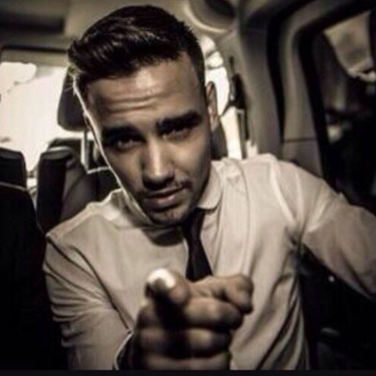Liam Payne follow's in March,10,2013 Directioner help me please gain 3,000 followers for this account sorry for not Following all of you but if you RT ❤️Tweet❤️