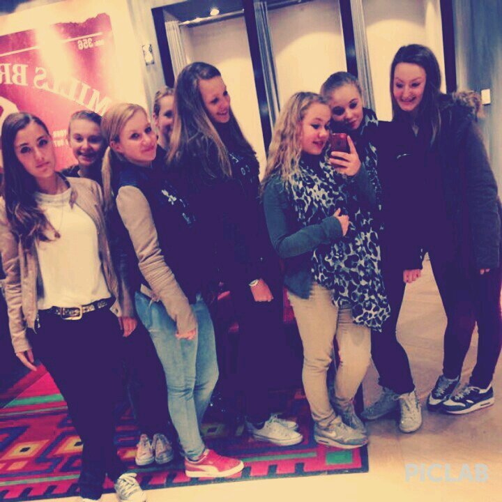 michellee iloveyouu , je bent me beste vriendinnetje xDione ♡ instagram @xxxMichell