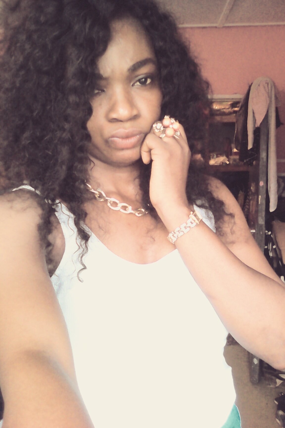 Am a 5.6 brown eyes female with good intentions,love to get to know people,traveling,dancing,watching movies en giving to d communities. hate liars en cheats