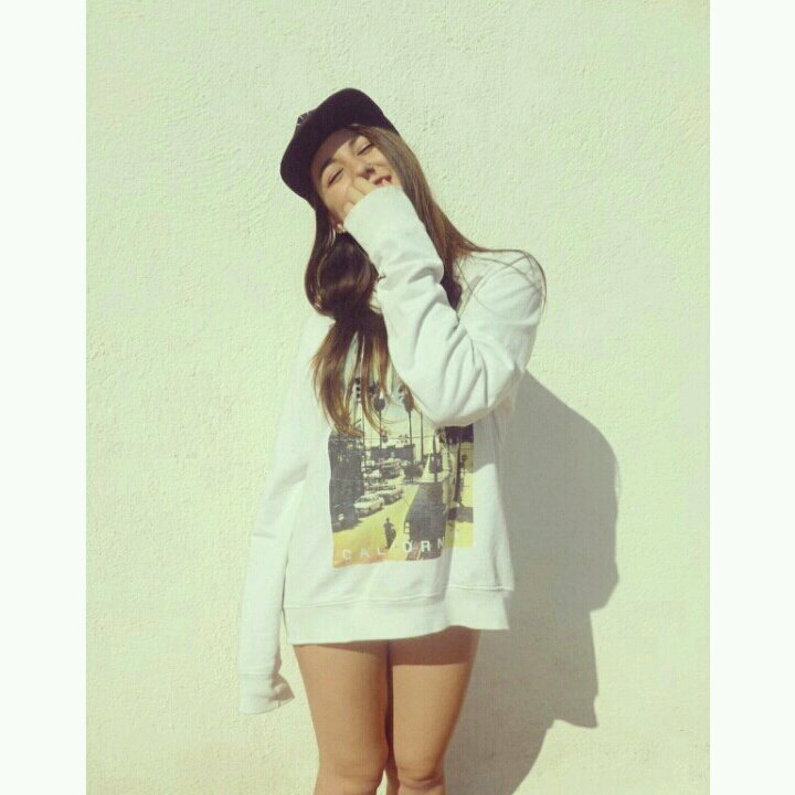 Snapchat: elibarreda.                                                                                         Instagram: elibarreda.      Facebook: Elii Barreda