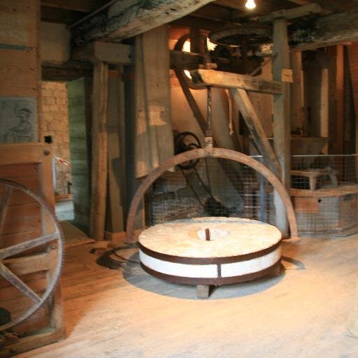 #MOULIN HYDRAULIQUE installé  sur les rives du Meuzin depuis 750 ans, témoigne du #PATRIMOINE #artisanal et industriel de la #Bourgogne rurale.