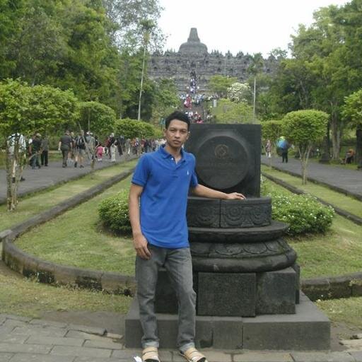 jadikan kesempurnan ltu tujuhan muskipun di dunia ini tak ad yang sempurna tapi tetap berusaha jadi bisa sempvrna