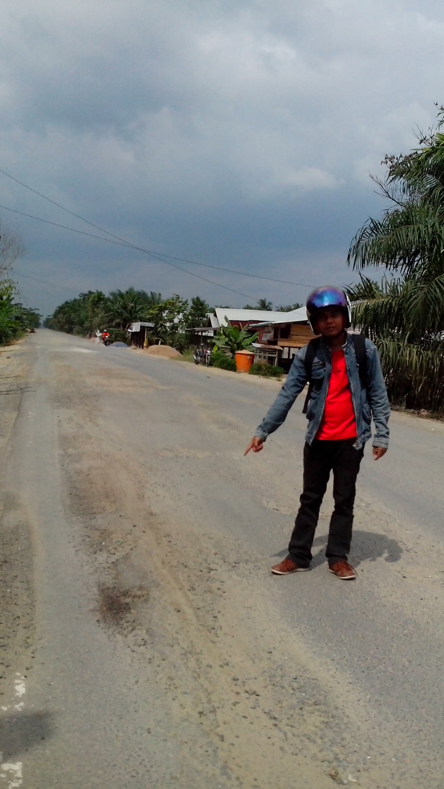 Uyonk_D's profile picture. Bukalah mata lihat dunia dan sadarilah
Tiada guna hidup selalu berduka cita