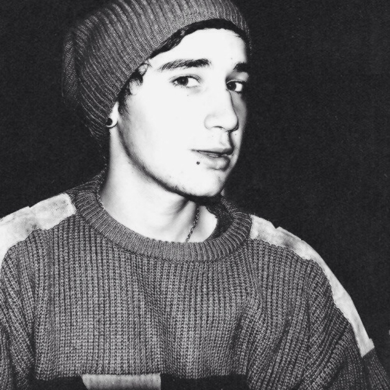 FREE FOLLOW- FOLLOW  @_be_lu_jai_ for a follow back! :)