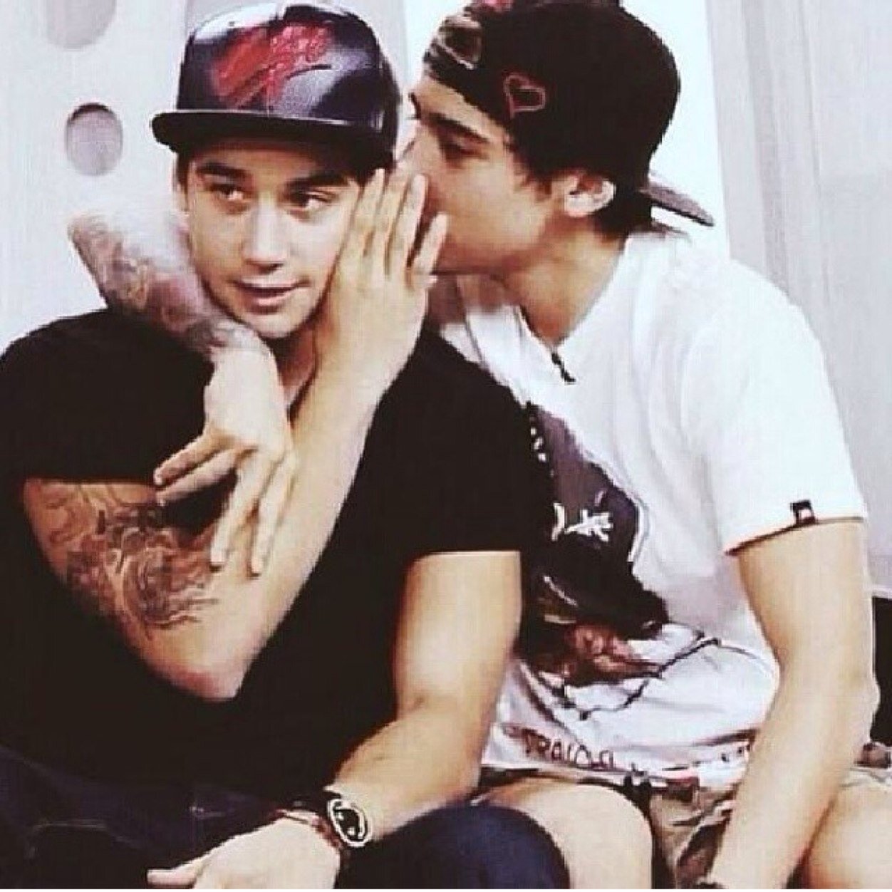 Janoskians and 5 SOS obsessed. If you want me to follow back ask. 0/5 & 0/4