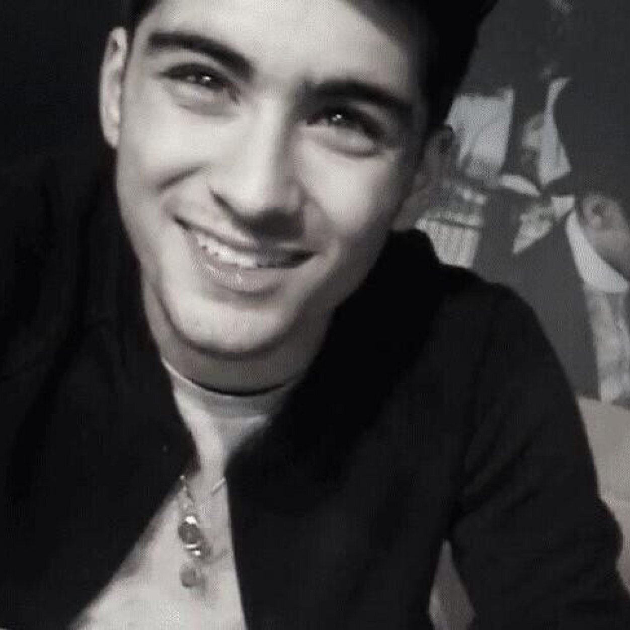 ask for a follow back on @raybanzouis