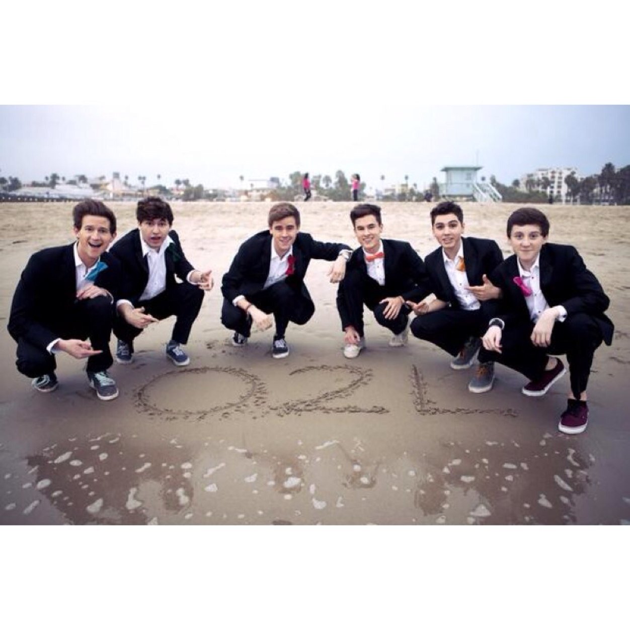 In Love with 6 internet kids who don't know i exist..