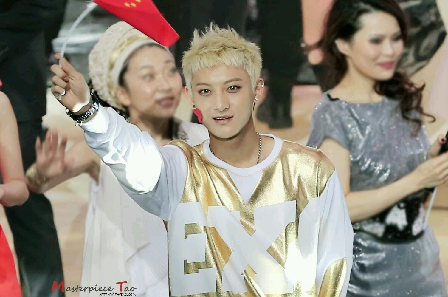 Here is EXO-M member Tao's Chinese fansite Masterpiece.